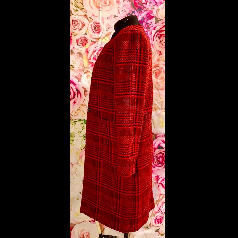 Red Coat - Picture 4 of 7